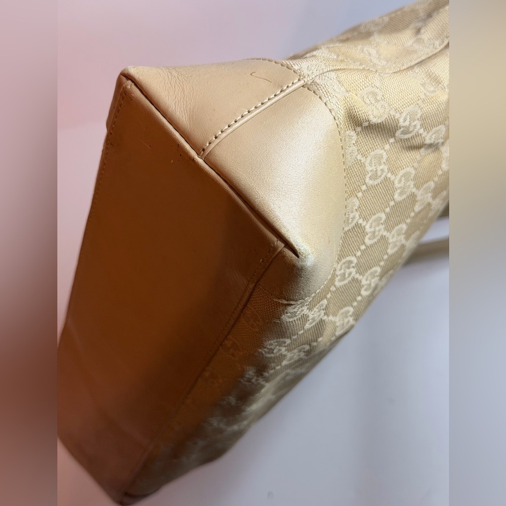 Gucci GG Canvas Tote Bag in Beige Canvas and Leather Trim - Picture 11 of 15